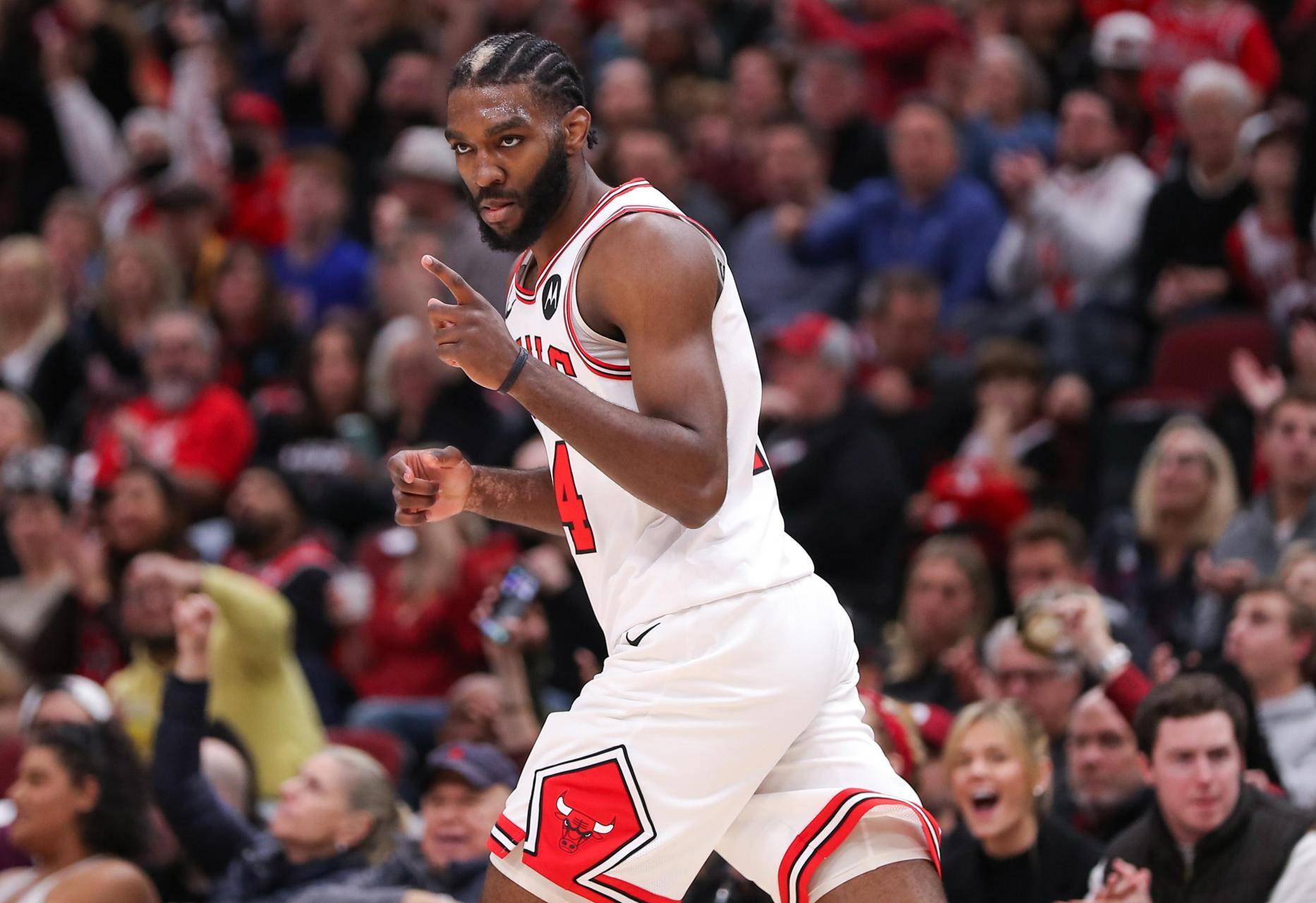 里程碑夜！芝加哥公牛刷新队史纪录；世俱杯官宣日刷纪录；赛场秩序良好；年轻球员获得机会(皇马世俱杯三连冠)