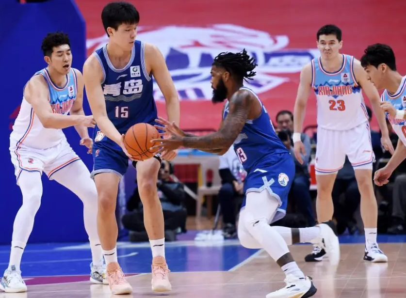  CBA季后赛转会期走向成谜，费城76人防线松动，压力陡增，阵容厚度经受考验