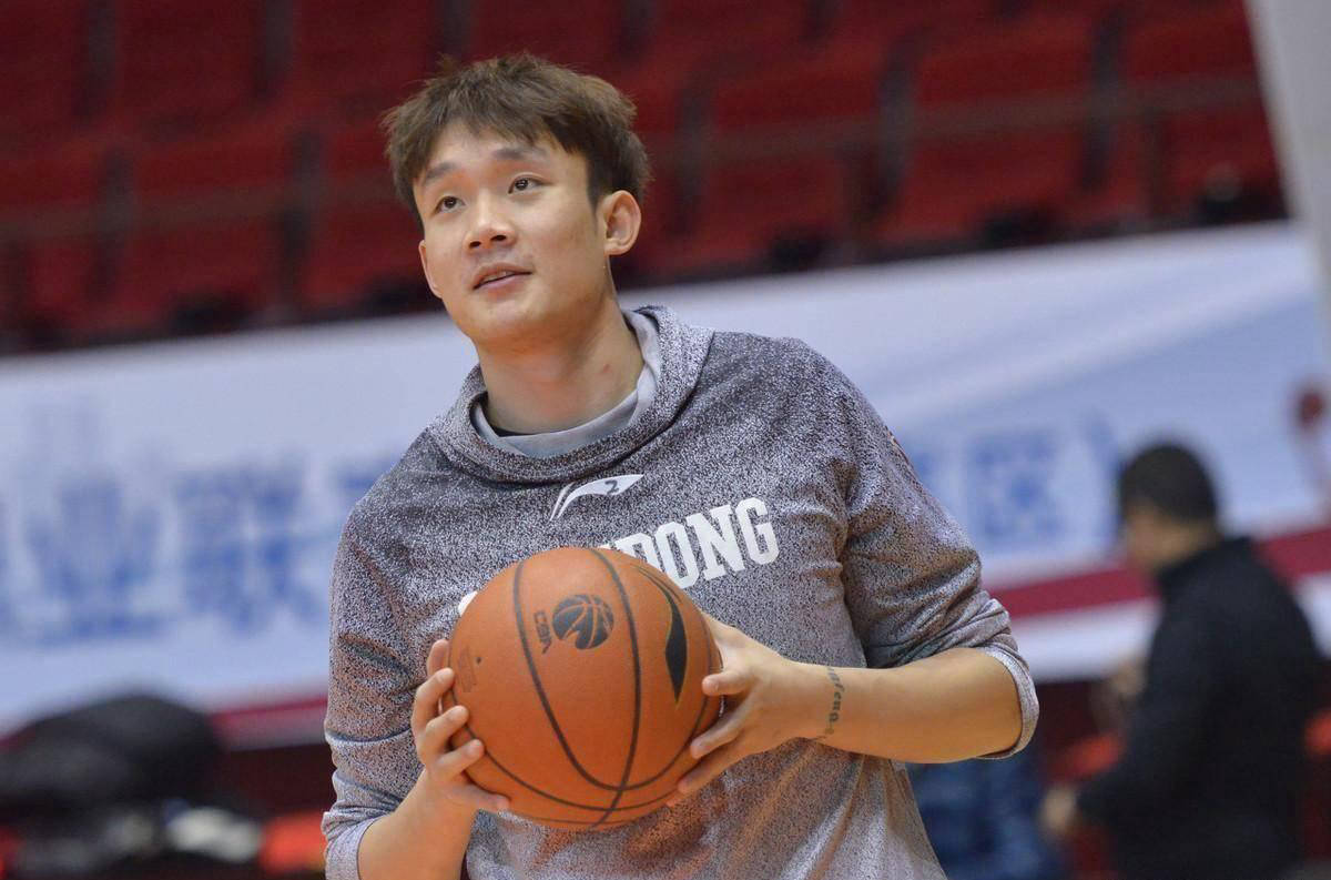 包含赛地聚焦——国王杯冲刺阶段热度飙升，广厦男篮豪取连胜，媒体盛赞，控场能力受关注的词条