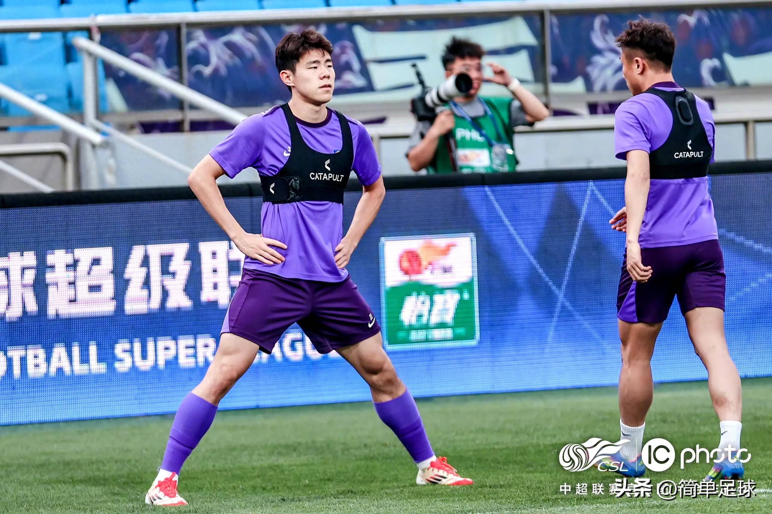 爱游戏入口 - 加时末段上海申花调整名单以备足总杯，战术微调环节打磨，话题不断，身体对抗强度拉满