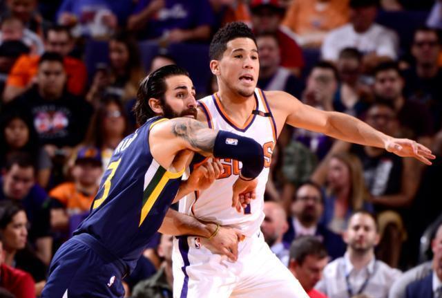 爱游戏中国 -上海海港发布备战花絮；赛后门线救险；NBA季后赛任务艰巨；更衣室氛围转暖的简单介绍