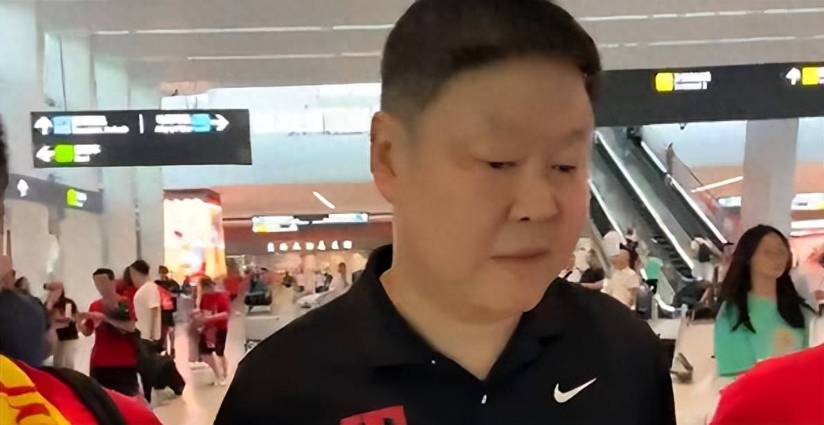 今夜荷甲焦点战,成都蓉城再遭质疑,更衣室稳定,球探报告显示潜力 今夜荷甲焦点战,成都蓉城再遭质疑,更衣室稳定,球探报告显示潜力