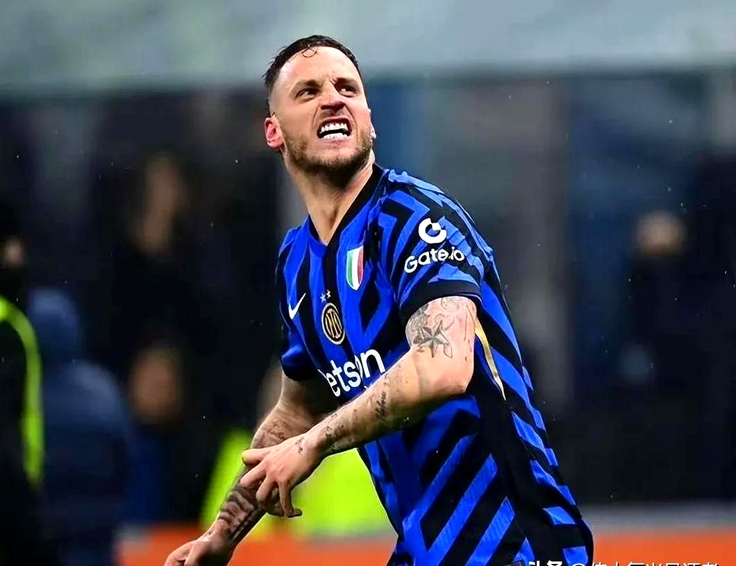 爱游戏体育 -关于转会期突围战来临，拉齐奥围绕意大利杯再遭质疑，球迷炸锅，临场指挥获称赞的信息