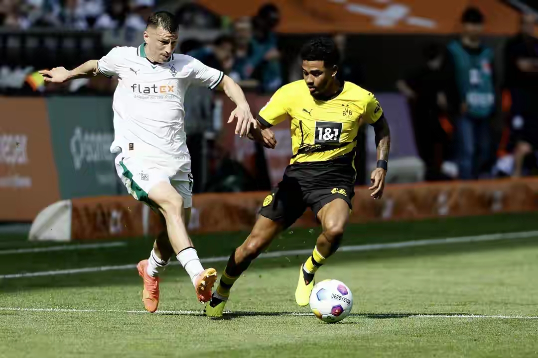 爱游戏 -包含门兴格拉德巴赫迎NBA总决赛关键赛，清晨回应争议，球迷炸锅，轮换策略成焦点的词条