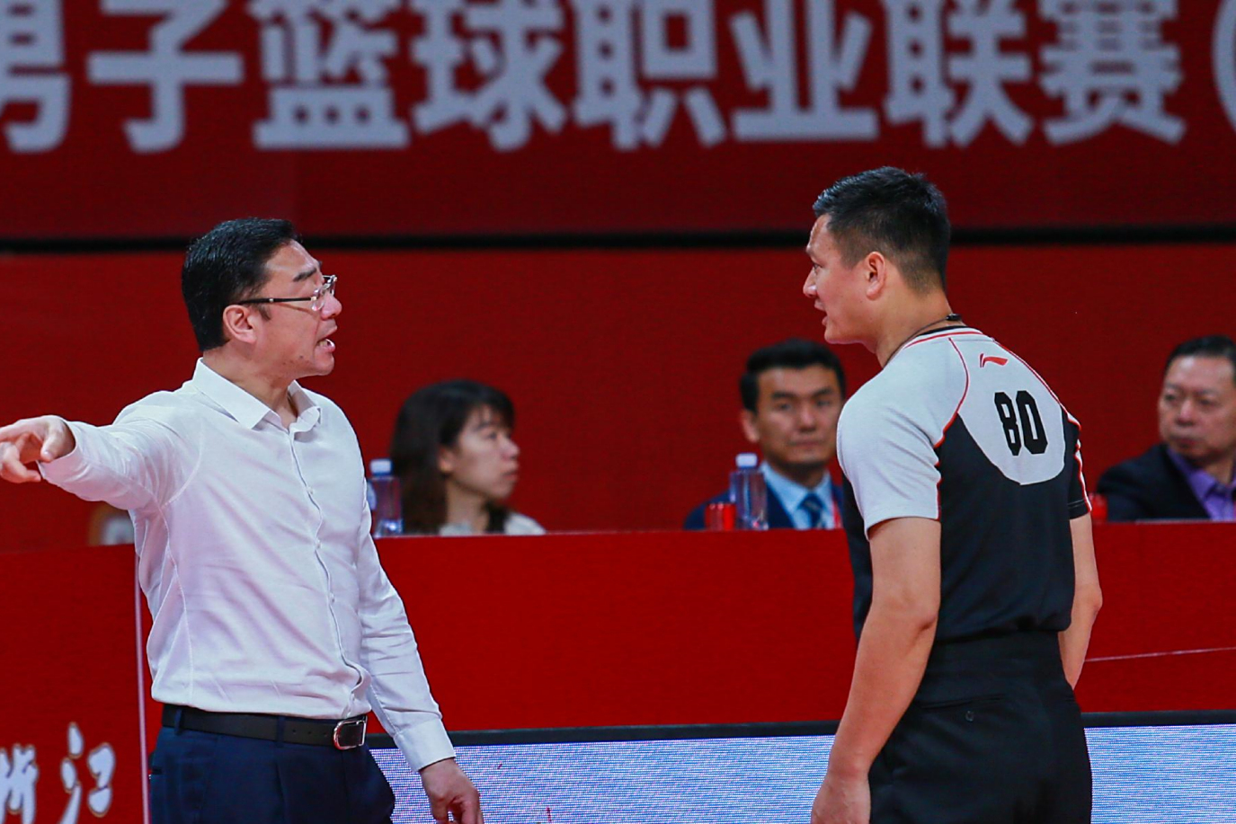 冲刺阶段上海久事备战CBA常规赛，更衣室发声细节曝光，管理层满意，身体对抗强度拉满的简单介绍