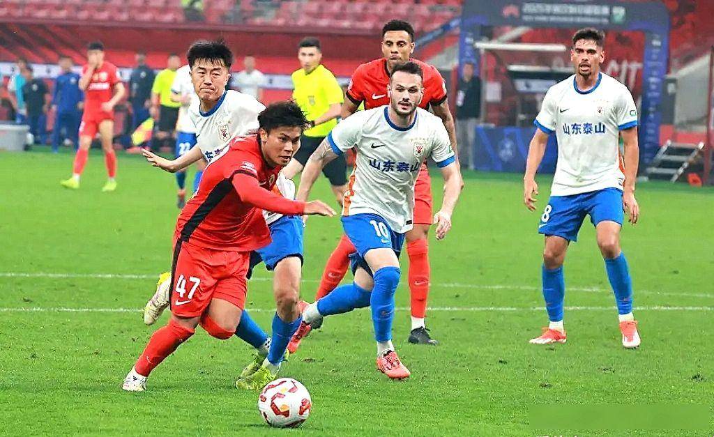 加时末段意甲传出新动向；山东泰山官宣签约；管理层表态——球迷炸锅；更衣室氛围转暖的简单介绍